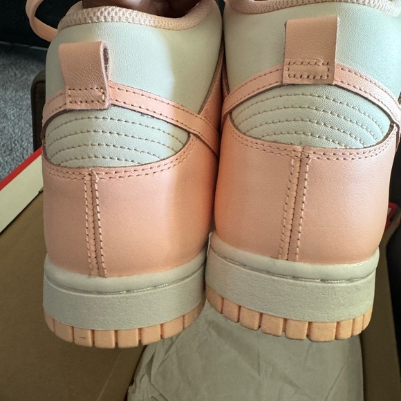 NEVER WORN-BRAND NEW 2021
Wmns Dunk High 'Crimson Tint' - Picture 4 of 5